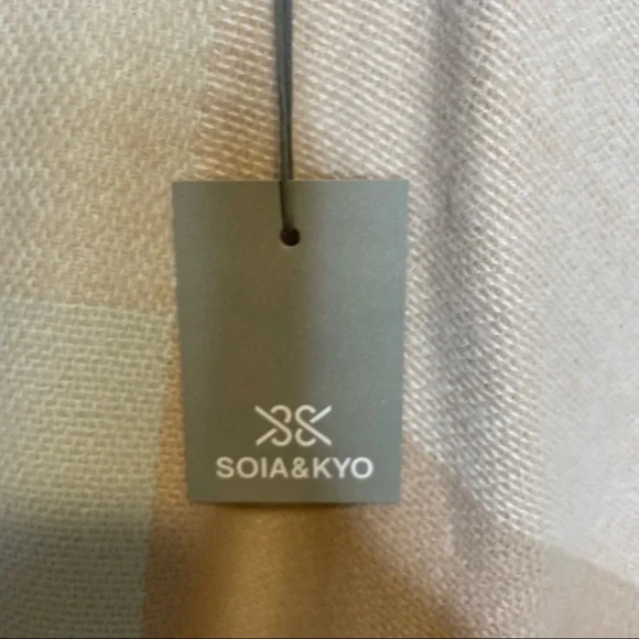 Soia & Kyo Blanket Scarf Poncho Wrap With Fringe One Size Neutraul Tones NWT - Picture 6 of 12